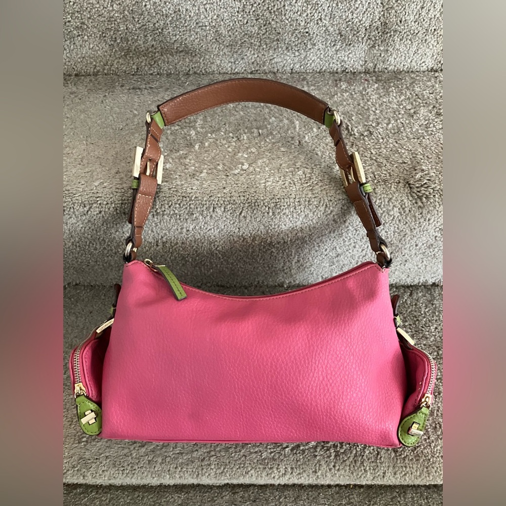 IN GREAT CONDITION! LIZ CLAIBORNE HOT PINK VEGAN LEATHER SHOULDER BAG HANDBAG - Picture 2 of 11